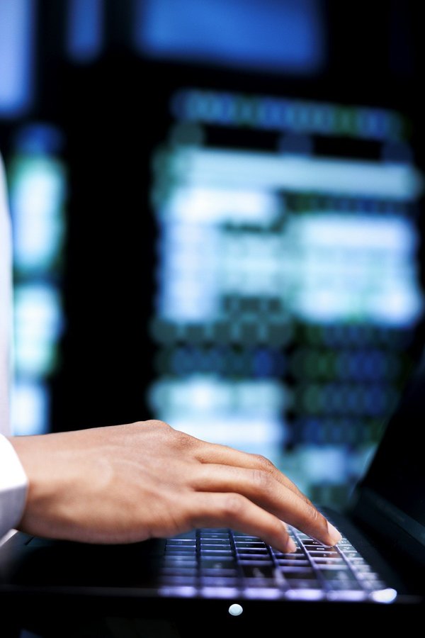 Comment configurer un VPN pour sécuriser les connexions d'une petite entreprise?